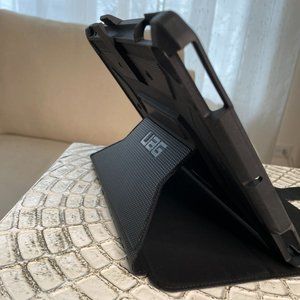 Urban Armor Gear Metropolis Folio Case for Apple iPad 10.2 inch